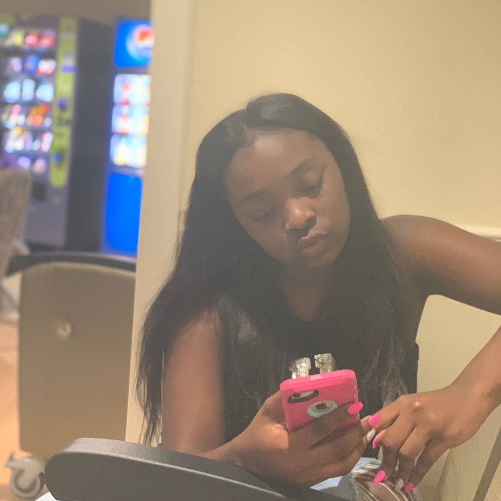 Meet your Posher, Alyvion